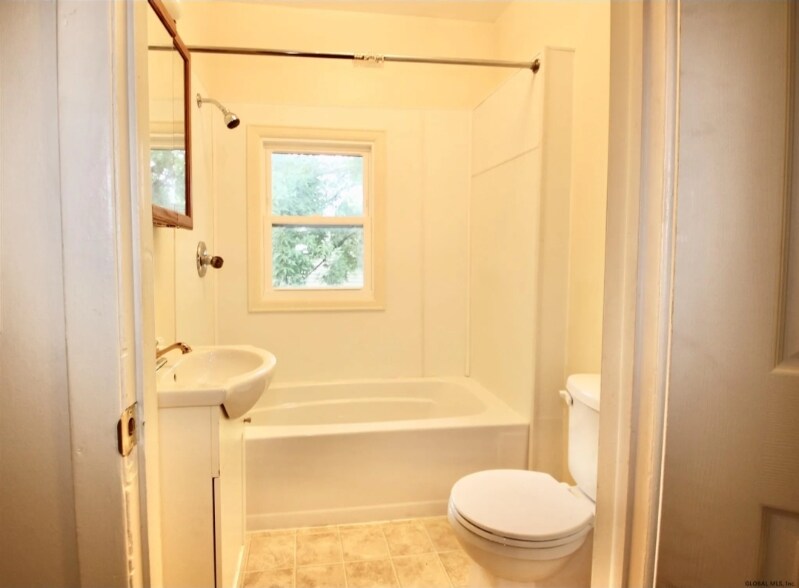 Building Photo - 530 3rd St