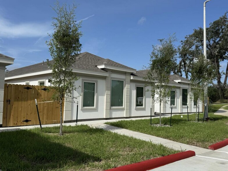 Building Photo - 740 N Alamo Rd