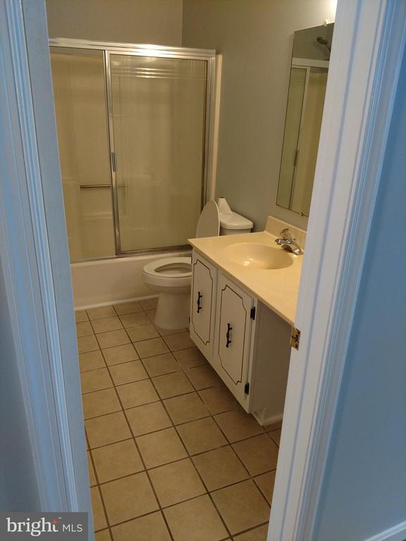 Building Photo - 15205 Streamside Ct