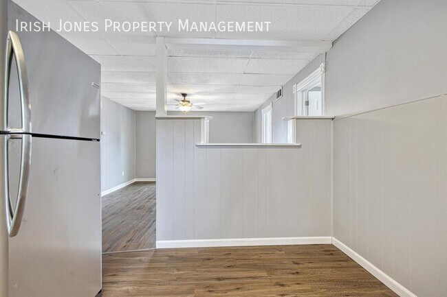 Building Photo - 152 Stevens St