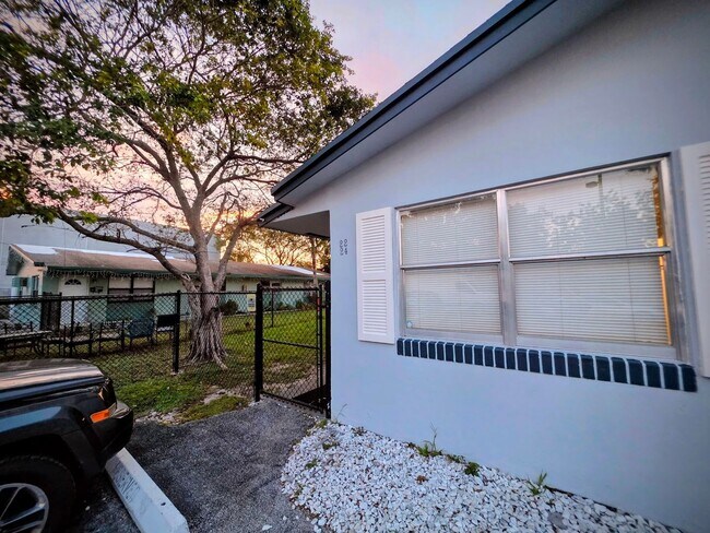 Building Photo - LC 13:22-24 SW 10th St