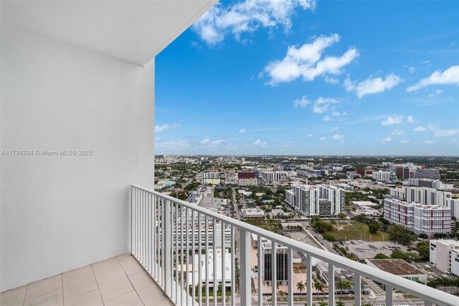 Building Photo - 2020 N Bayshore Dr