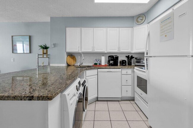 Building Photo - 2500b N Ocean Blvd