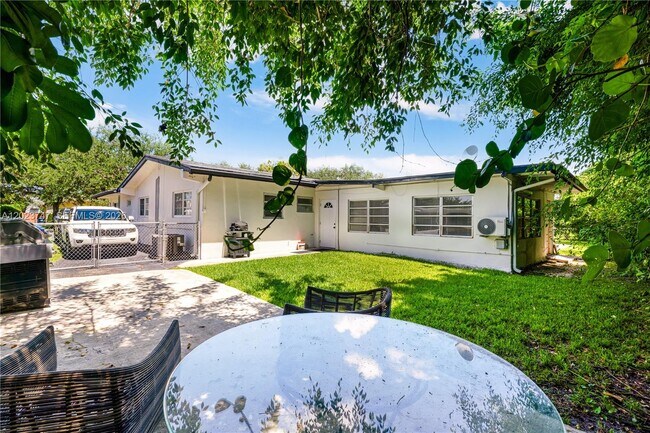 Building Photo - 11515 SW 81st Rd