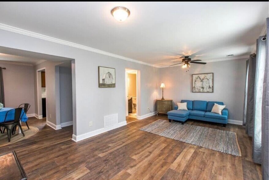 Building Photo - 215 Hedgewood Ct