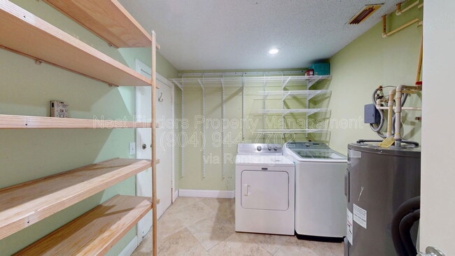 Building Photo - 12947 Tree Wy Ct N