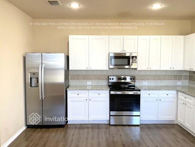 Building Photo - 1000 Pebblecreek Dr