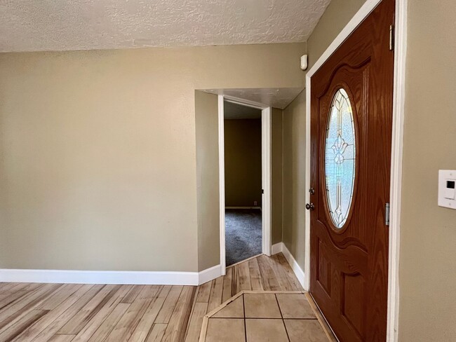 Building Photo - Outdoor Oasis: Charming 3 Bed 2 Bath House!