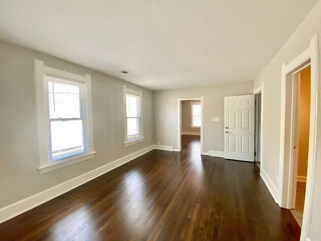 Building Photo - 1207 E Kane Pl