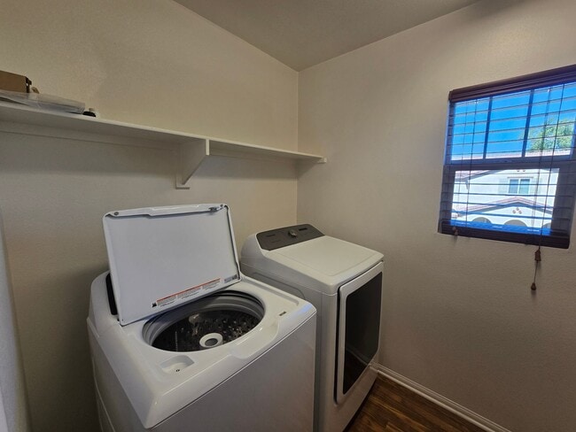 Building Photo - Spacious Home in Amenity-Rich Community