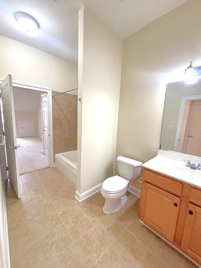 Building Photo - 2 bedroom/2 bathroom- Bennington on the Park