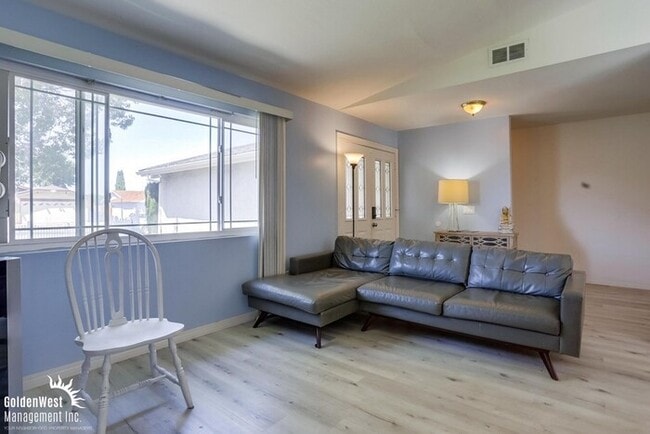 Building Photo - Beautiful 3Bdm 2Ba Home in Oceanside!