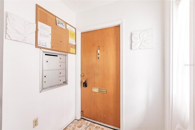 Building Photo - 4158 S Tamiami Trl
