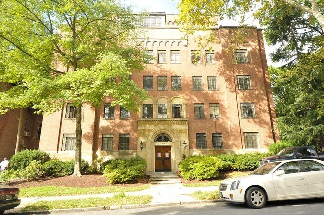Building Photo - 1212 Delaware Ave
