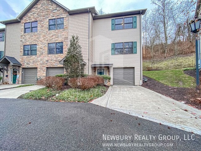 Building Photo - 2 Bedroom, 2.5 Bath Townhome - Discover th...