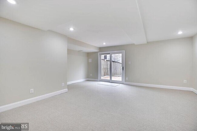 Building Photo - 2050 Forest Hill Ln