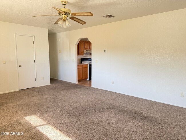 Building Photo - 426 E Elm St