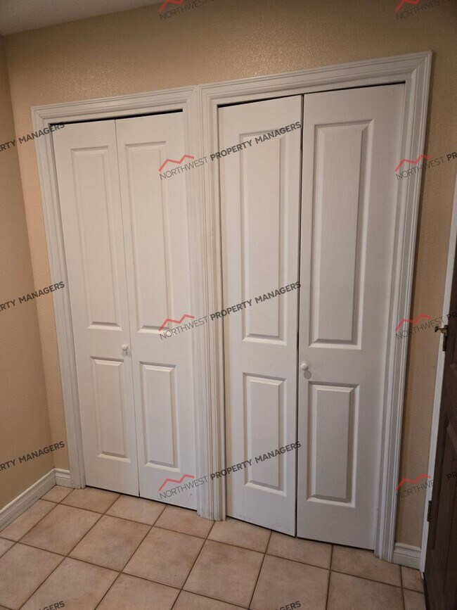 Building Photo - STATUS: *AVAILABLE* R285 | $2595 + $100 for well/septic maintenance