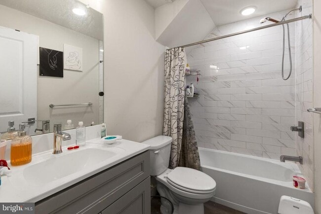 Building Photo - 19 S 44th St