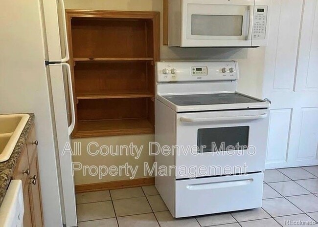 Building Photo - 831 Elati St