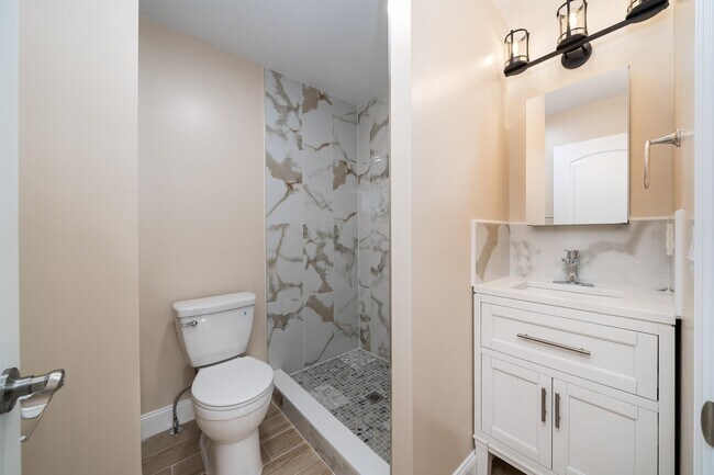 Building Photo - 213 Manhattan Ave