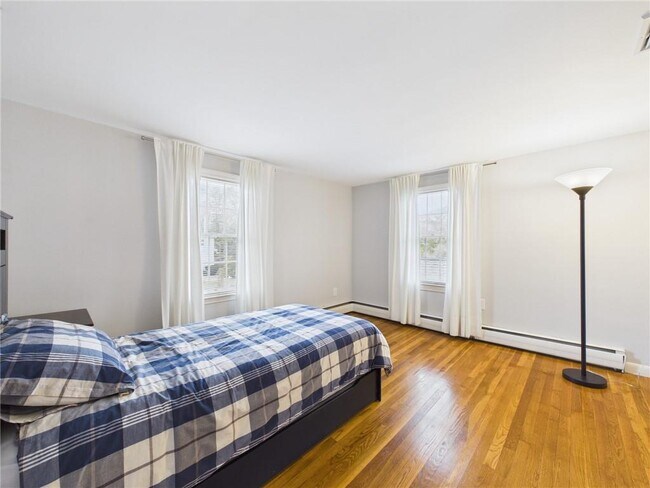 Building Photo - 449 Love Ln