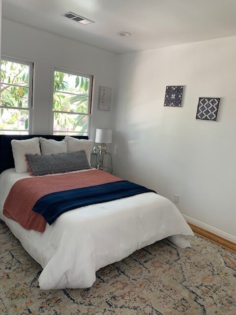 Bedroom - 1347 Cambridge Dr