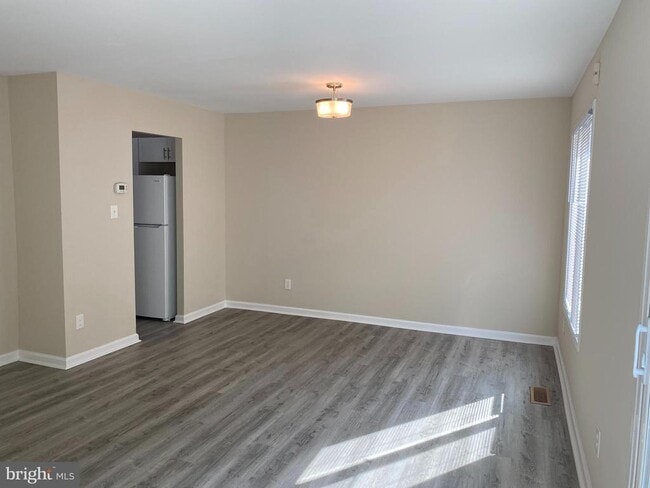 Building Photo - 2804 Cambridge Dr