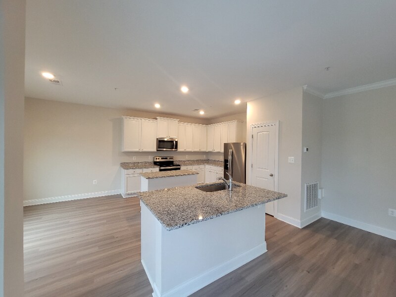 Building Photo - 10054 Roulette Dr