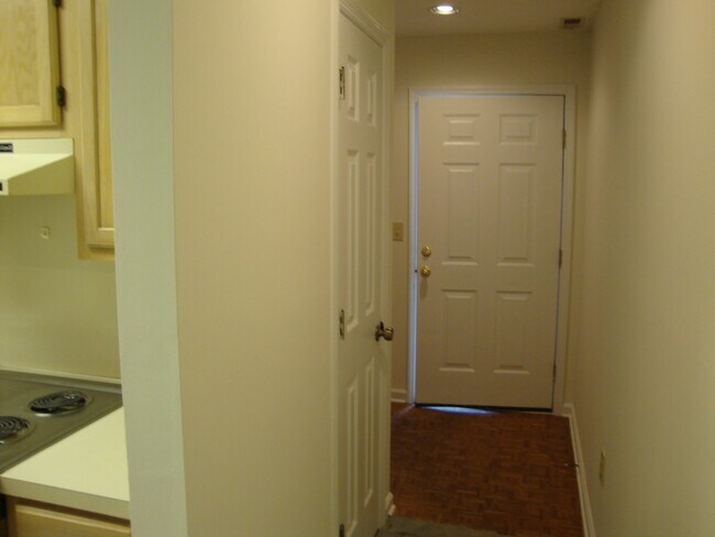 Building Photo - 4258 Pinehurst Cir