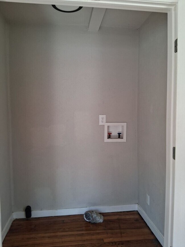 Building Photo - Nice 3 Bed 2 Bath North Jackson Rental on State St