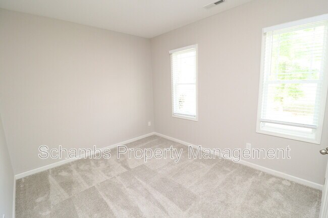 Building Photo - 84 Fairview St