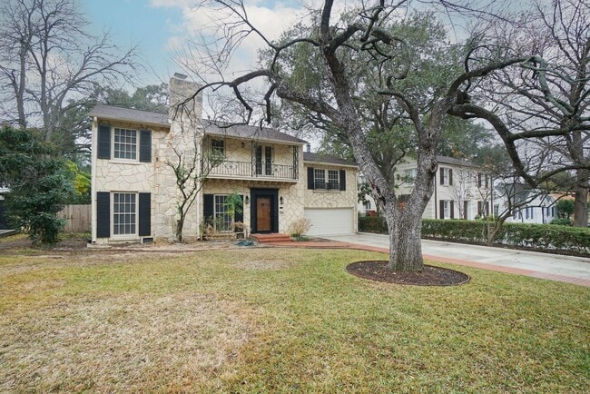 Building Photo - Luxury 4-Bedroom Home with 3,400+ Sq Ft in Prime San Antonio Location