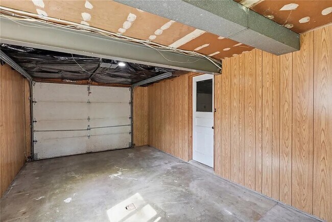 Building Photo - 40 Oak Hill Terrace
