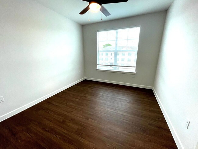 Building Photo - 2300 N Friendship Rd