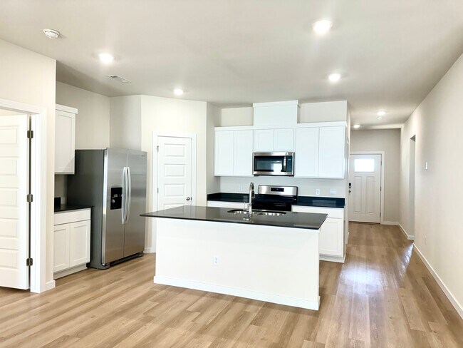 Building Photo - 5382 Selah St