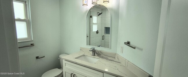 Building Photo - 216 NE 3rd St