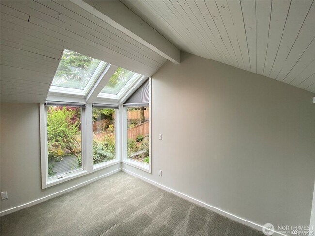 Building Photo - 4bd/2ba Seattle House