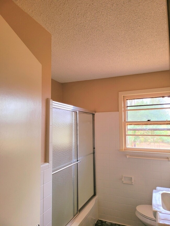 Building Photo - 109 Evergreen Ln