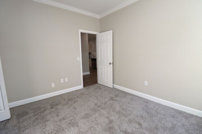 Building Photo - Luxury 3BR/2BA Renovated Condo