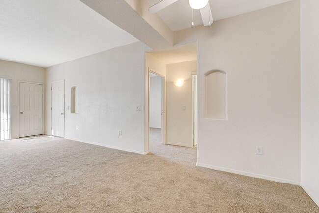 Building Photo - Beautiful 2 Bedroom 2 Full Bath Condo