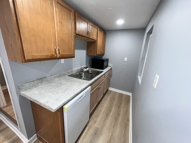 Building Photo - 1108 E 9th St