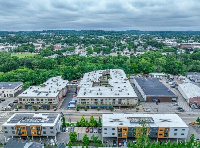 Building Photo - 330 Pleasant St