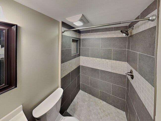 Building Photo - Lantern Square Apartments-B5