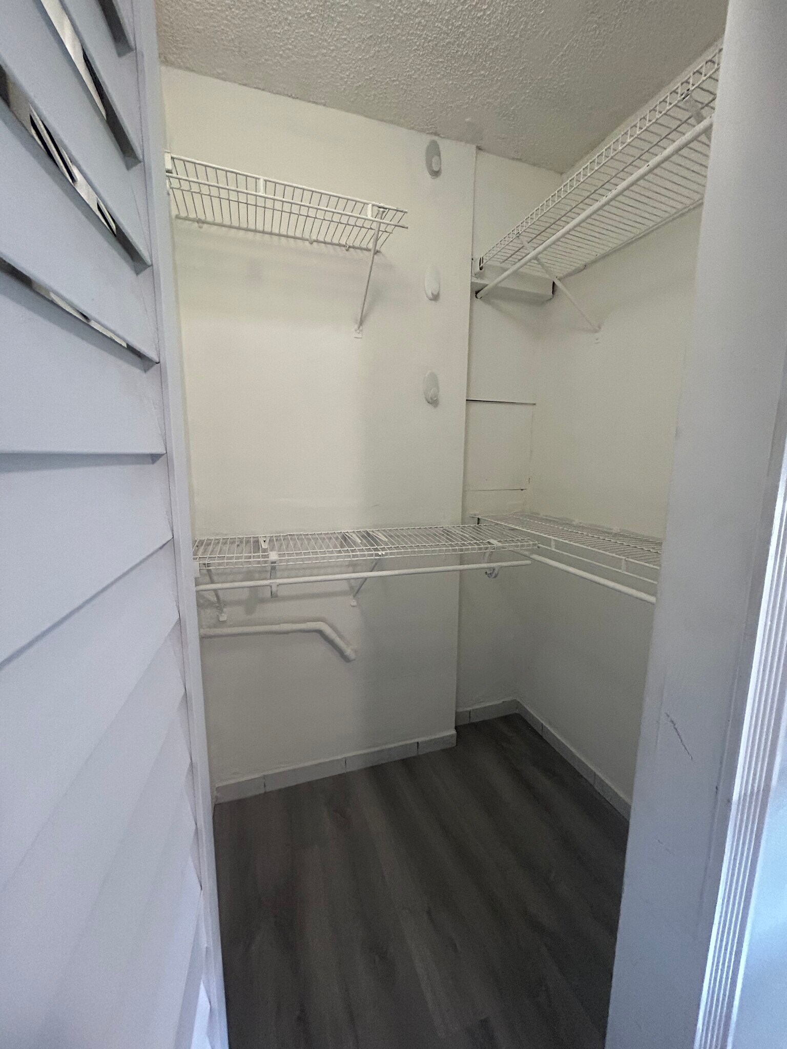 Building Photo - 927 SW 71st Ct