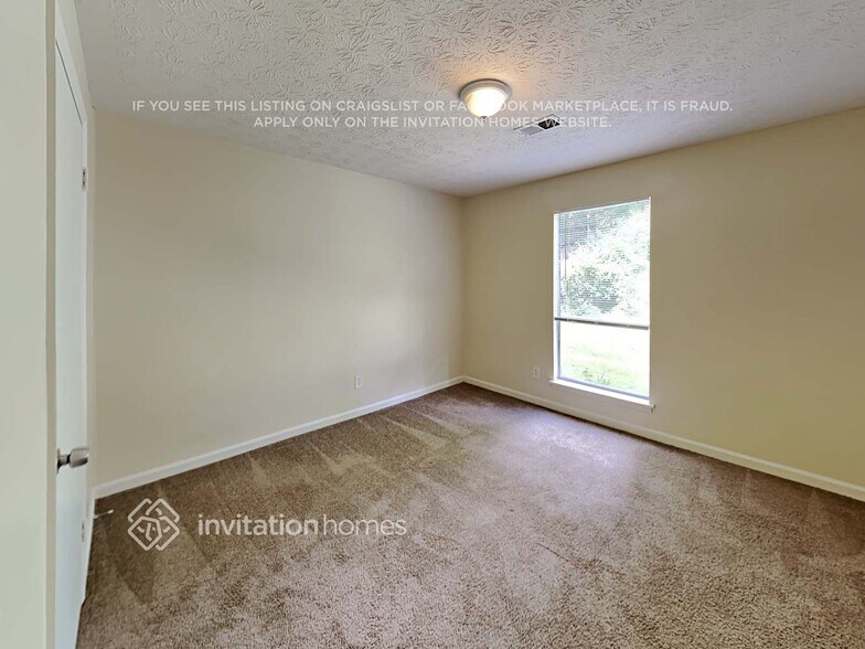 Building Photo - 614 Oxford Hall Dr SW