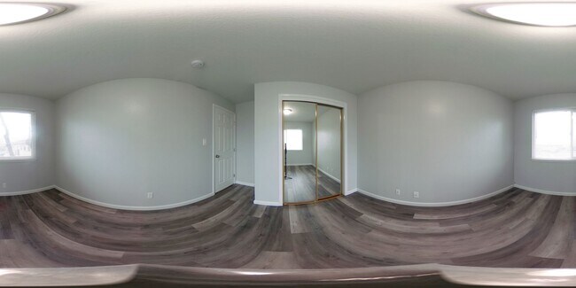 Building Photo - Upstairs 2 Bedroom/1 Bath Apartment with Garage in Charming and Well Maintained Four-Plex