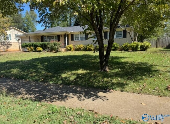 Building Photo - 10011 Strong Dr SE