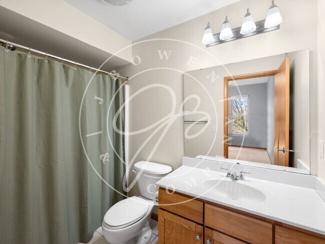 Building Photo - "Elegant and Spacious 3-Bedroom home on 4 levels in the heart of Downtown Toledo with amazing vie...