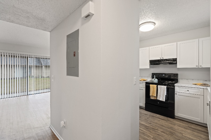 Building Photo - 2560 W Bird St